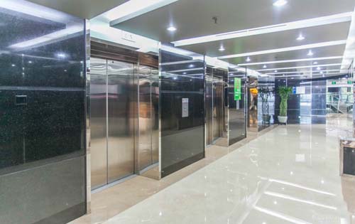 东方梅地亚中心电梯